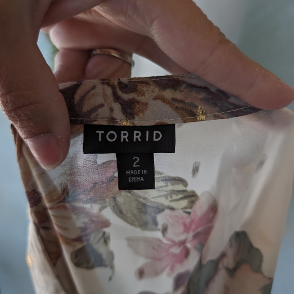 Torrid  semi sheer button down blouse size 2 high‎ low - Picture 6 of 10